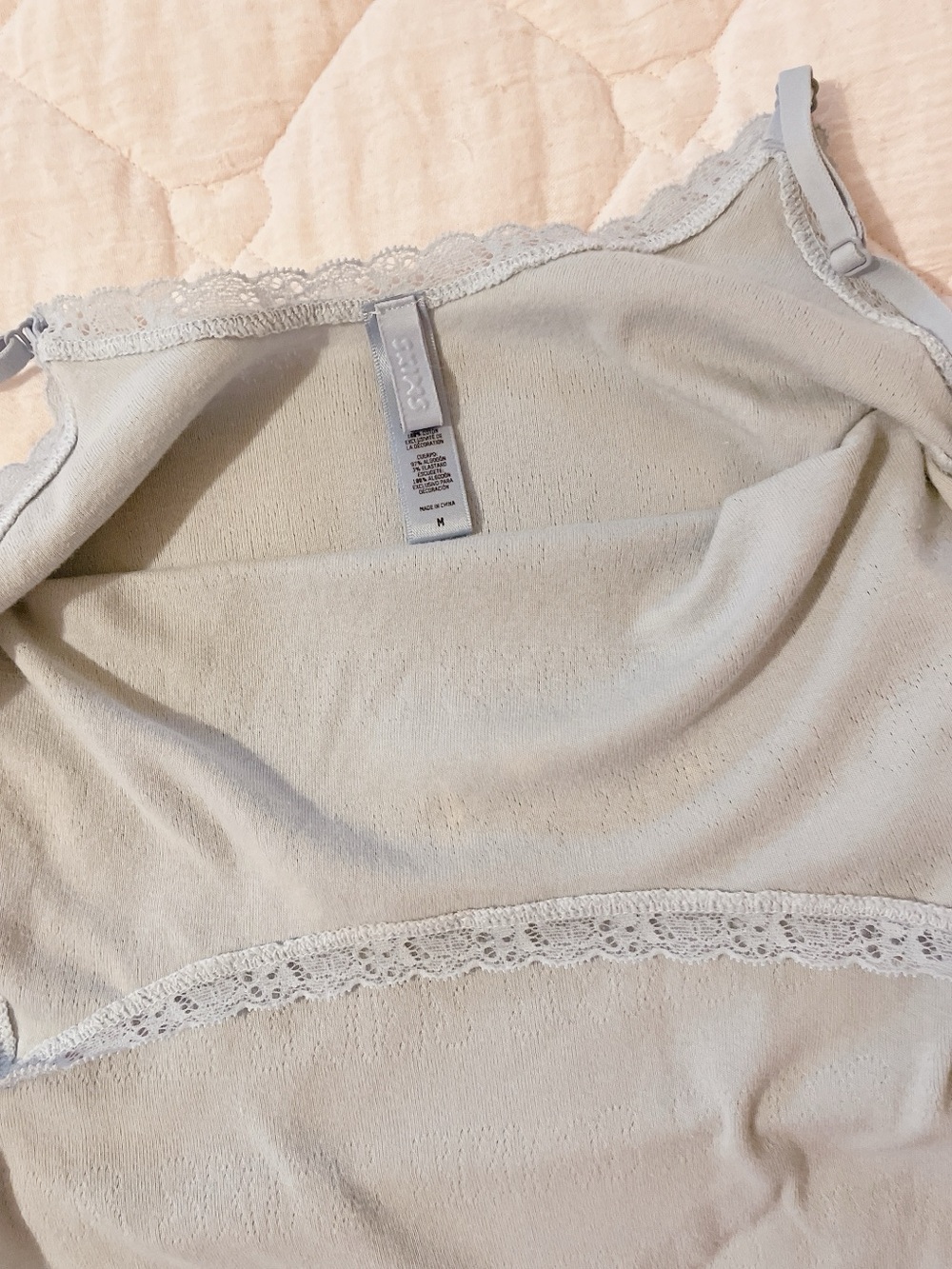 ྀིྀིྀིྀིྀི skims soft lounge lace logo pointelle bodysuit in light blue - Picture 5 of 7